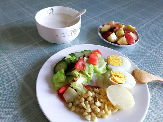 低脂肪低热量，多运动，饮食遵循3原则，不挨饿瘦身，人精神气色好