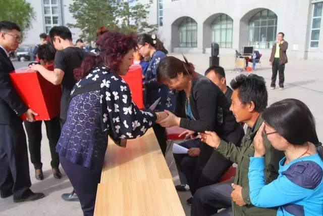 刘显飞从病发到停止呼吸,整个过程不过短短四天时间,可见狂犬病一旦
