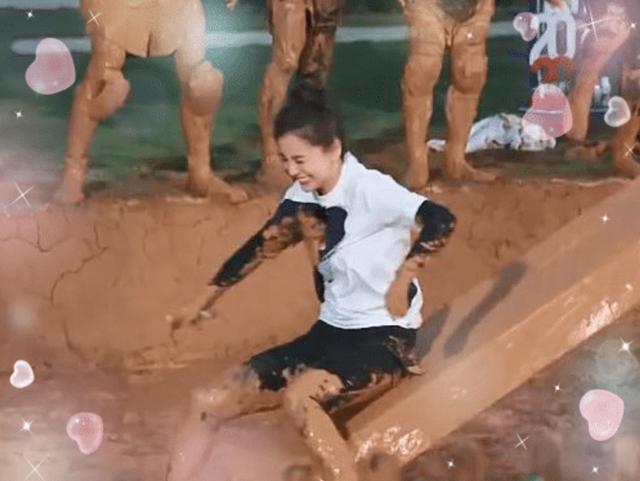 《奔跑吧》杨颖意外掉进泥潭,看到谁第一个冲过去救援