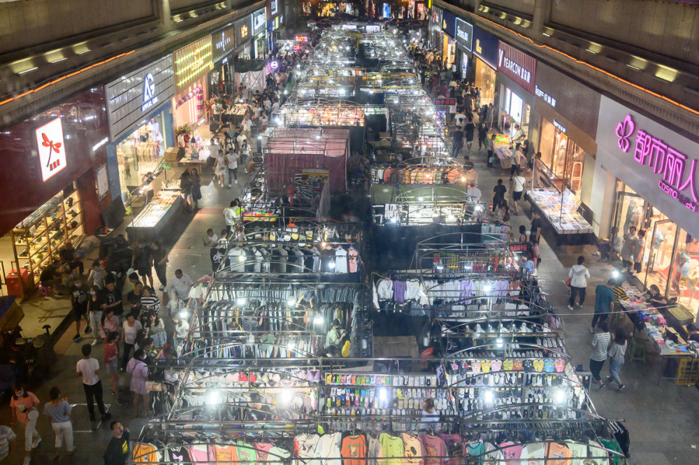 太原柳巷夜市火爆,已持续多年,有些商户月入过万