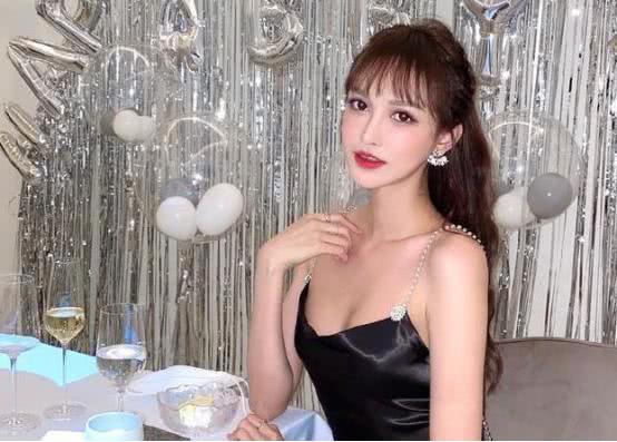 14岁被妈妈带去整容，为了流行脸型，表示还会继续