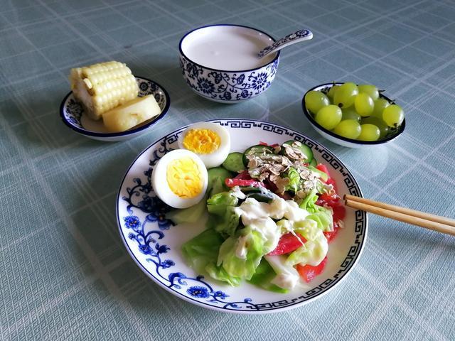 52岁伊能静，身材苗条如少女，饮食遵循321原则，轻松瘦了20斤