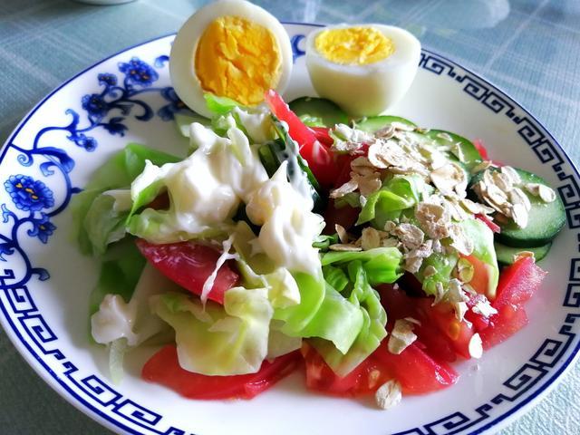 52岁伊能静，身材苗条如少女，饮食遵循321原则，轻松瘦了20斤
