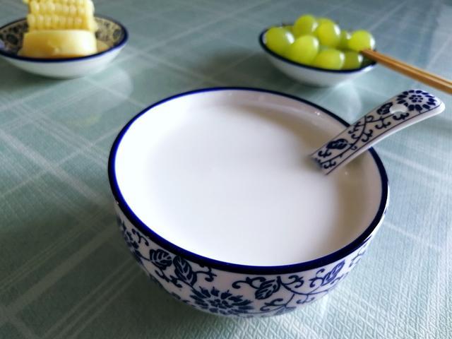 52岁伊能静，身材苗条如少女，饮食遵循321原则，轻松瘦了20斤