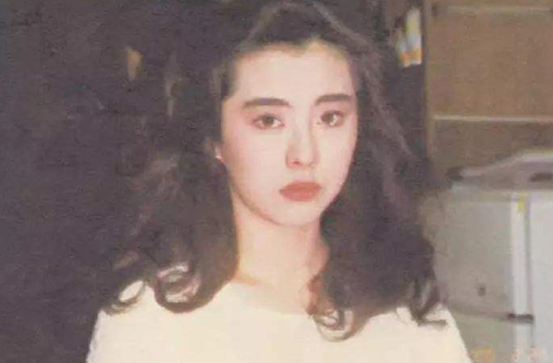 90年代港星发型盘点，如今依旧时髦，看朱茵袁咏仪就知道有多美