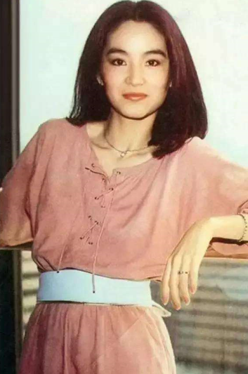 90年代港星发型盘点，如今依旧时髦，看朱茵袁咏仪就知道有多美