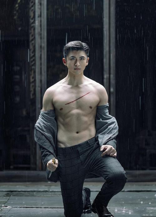 中国男星肌肉大比拼你更喜欢谁呢.彭于晏:请投我一票