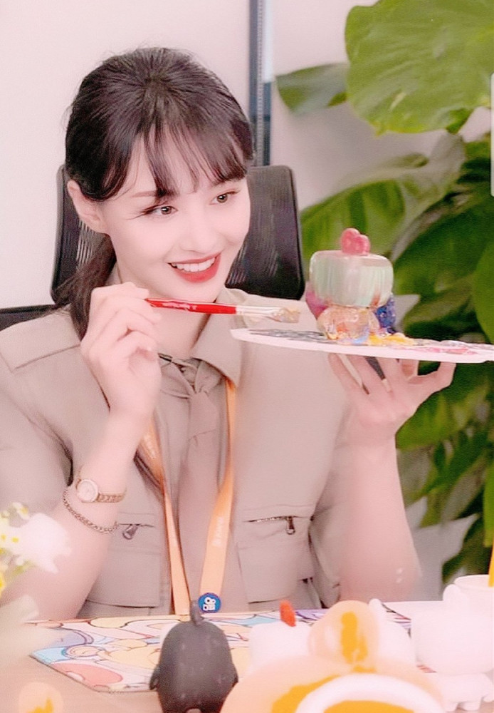 网传郑爽接下影版《花千骨》,遭粉丝强烈反对,超话头像抢眼