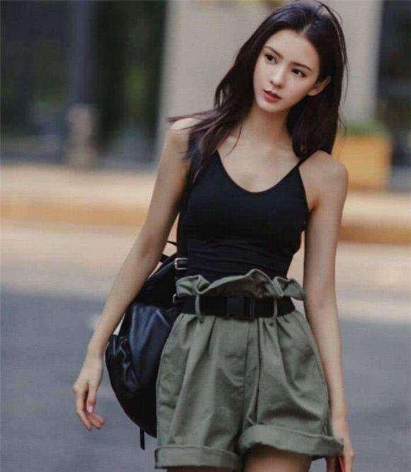 王思聪最美前女友张予曦,蚂蚁腰竹竿腿一字肩,逆天身材太过惹眼