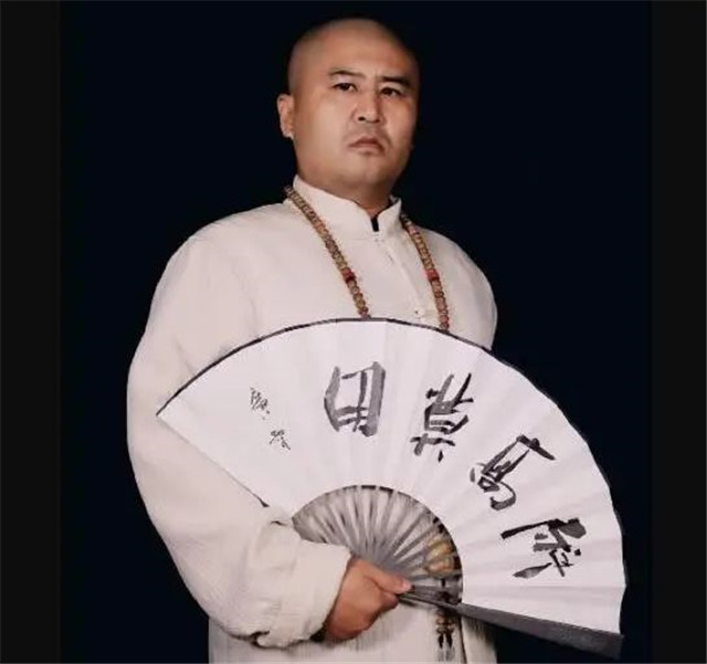 美警锁喉黑人,太极雷雷:这种不专业裸绞,一只手就可
