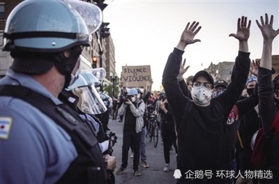 新冠结束后的美国经济总量_新冠病毒美国(2)