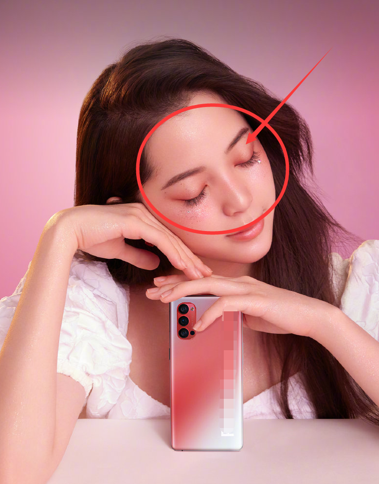 欧阳娜娜终于化浓妆，镜头特写脸时故意闭上眼，眼妆真实了