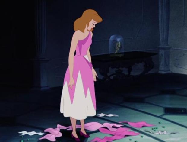迪士尼公主最不容易看到的出丑瞬间,安娜流口水,贝儿成面瘫脸