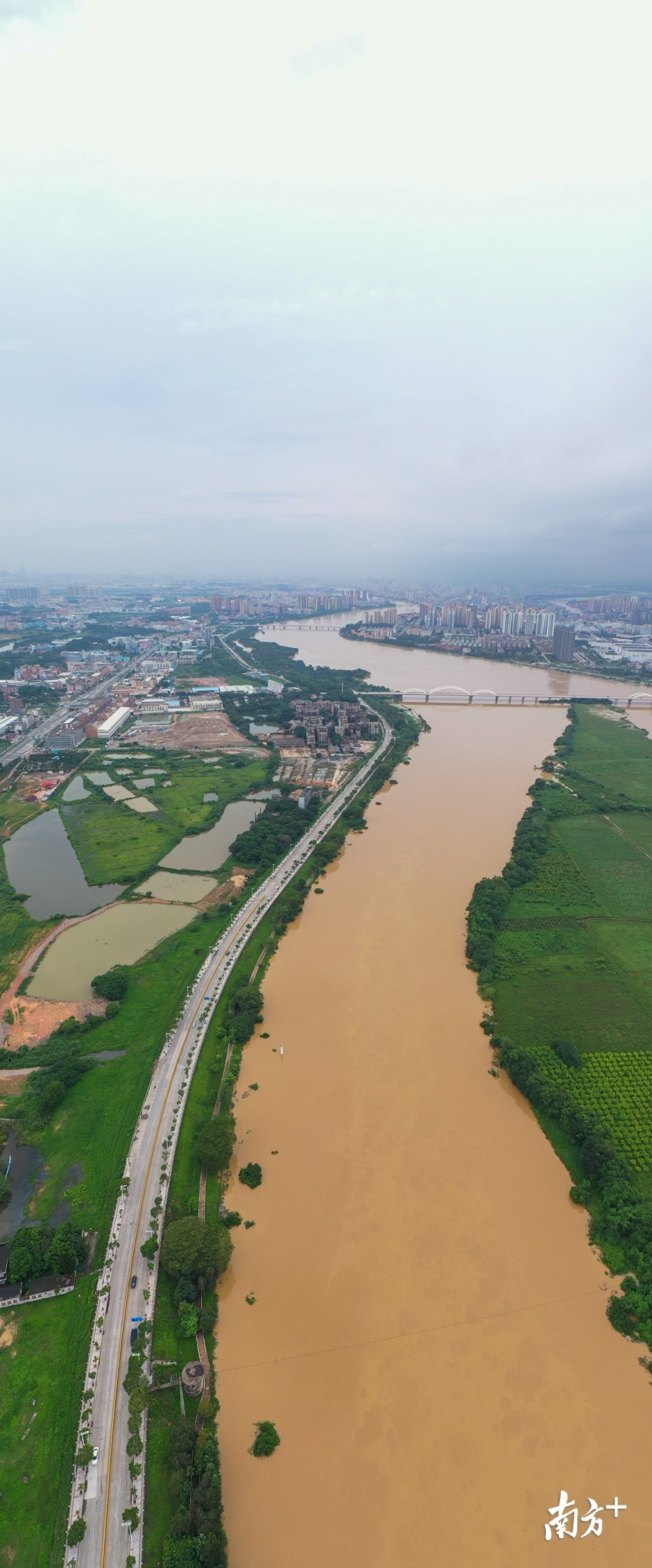 南方航拍东江东莞段水位明显上升市民需注意安全