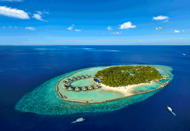 03万平方公里 却由1000多个岛屿组成 是亚洲最小的国家 马尔代夫虽小