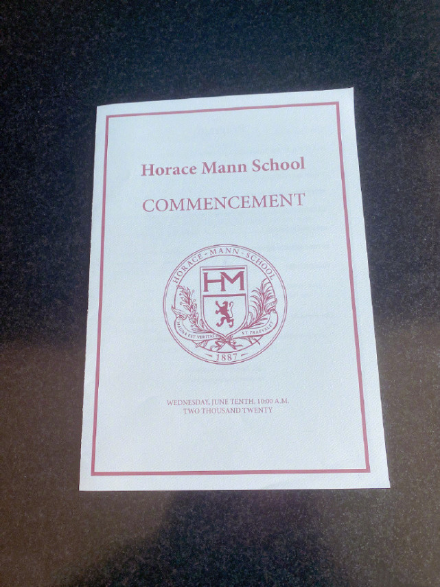 从哈文晒的照片看,法图麦就读的高中名叫"horace mann school(贺拉斯