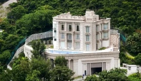 1989年妻子庄月明暴毙,同年李嘉诚建