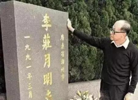 1989年妻子庄月明暴毙,同年李嘉诚建"月明楼",造型诡异只上不下