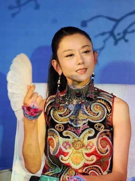 杨丽萍们不婚不育,究竟和咱普通人有什么关系?