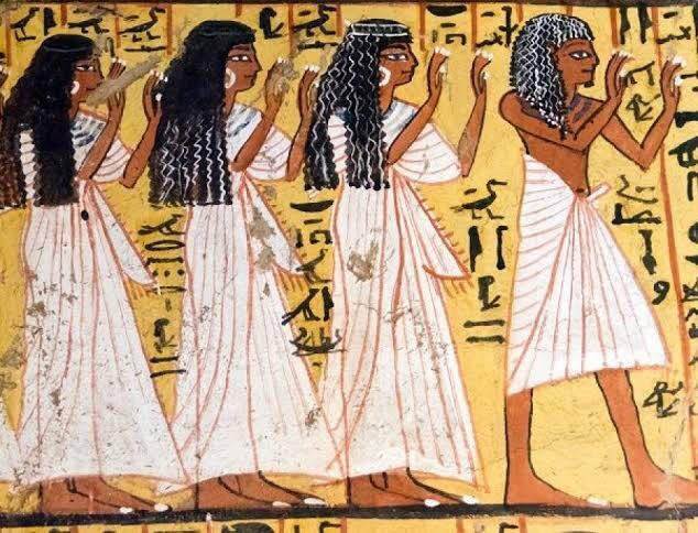我们已经了解古埃及的男男女女都非常注重自己的形象,出门前都会浓妆