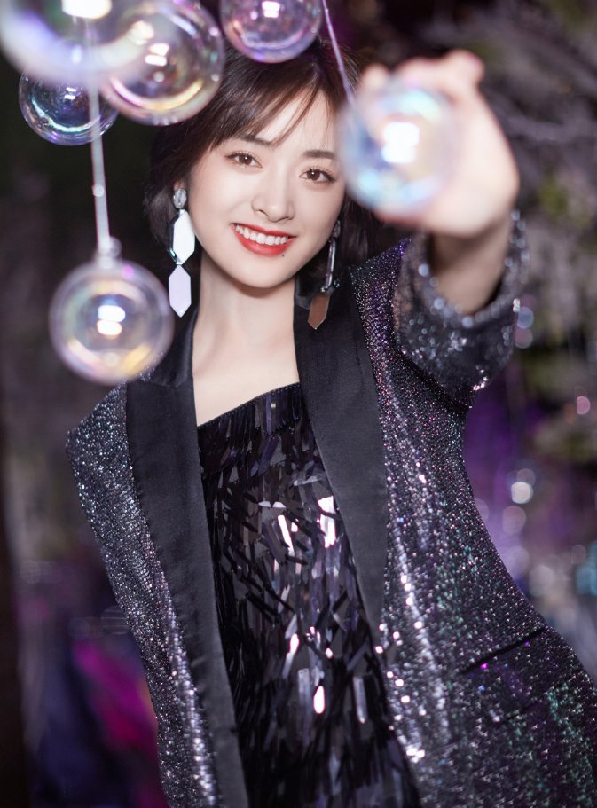 沈月咸鱼大翻身！减肥后美出高级，连倪妮看了都自叹不如