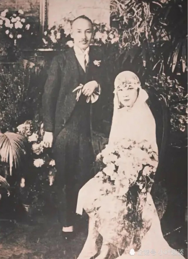 12组名人结婚照,张学良于凤至恩爱有加,川岛芳子丈夫