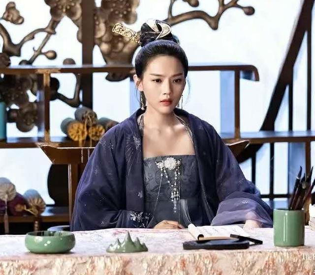 传闻中的陈芊芊为什么可以这么火