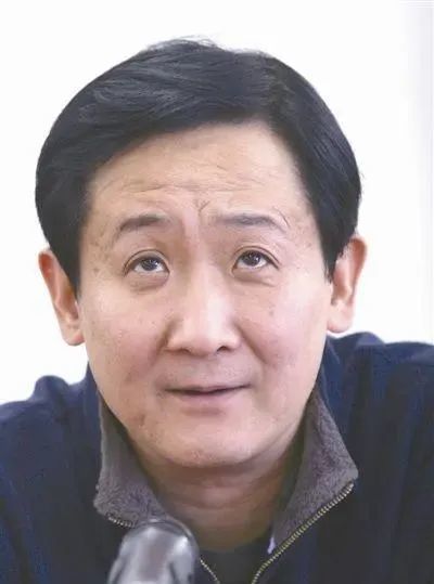 作家,曾经以《人到中年》名扬海内外;哥哥梁左是中国艺术研究院研究员