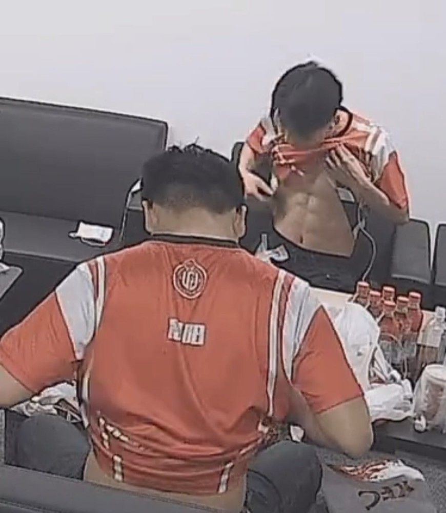 KPL选手人均男模？一诺久诚腹肌标准，七杀一梦太完美了