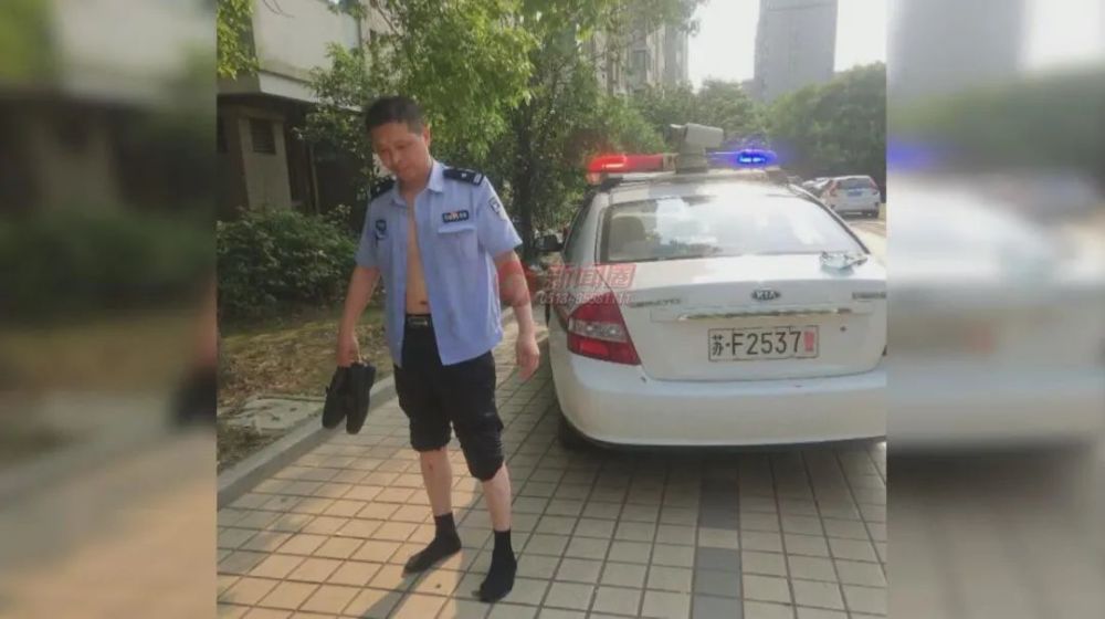 海门群众报警称河中有浮尸民警赶到现场不好赶紧救人