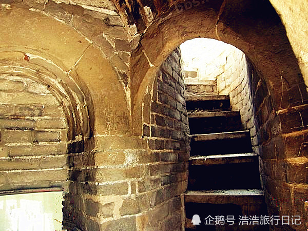 遗落在陕西乡村的一座古塔,为我国古代最高铁塔,距离西安市区很近