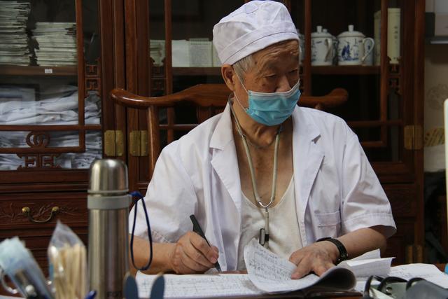 进食不洁腹泻，老中医用这个方子治好了