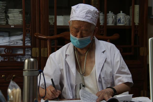 进食不洁腹泻，老中医用这个方子治好了