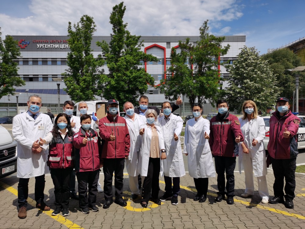 并肩奋斗82天!中国赴塞尔维亚抗疫医疗专家组返程回国