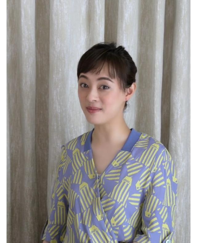 短发女神孙俪，在11年后再留长发，扎起短马尾，还真是可爱又减龄