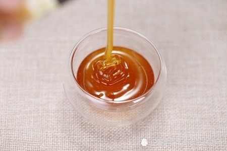 蜂蜜的一个特点,你一定不知道——蜂蜜胀瓶现象