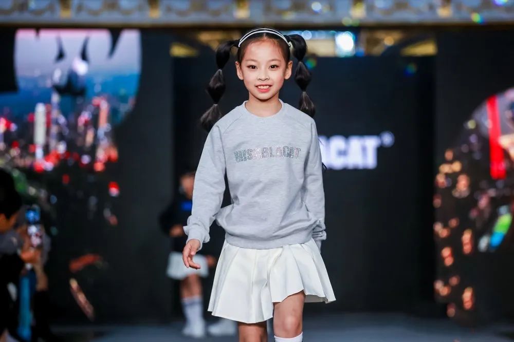儿童模特家长必看少儿模特走秀表情控制如何训练