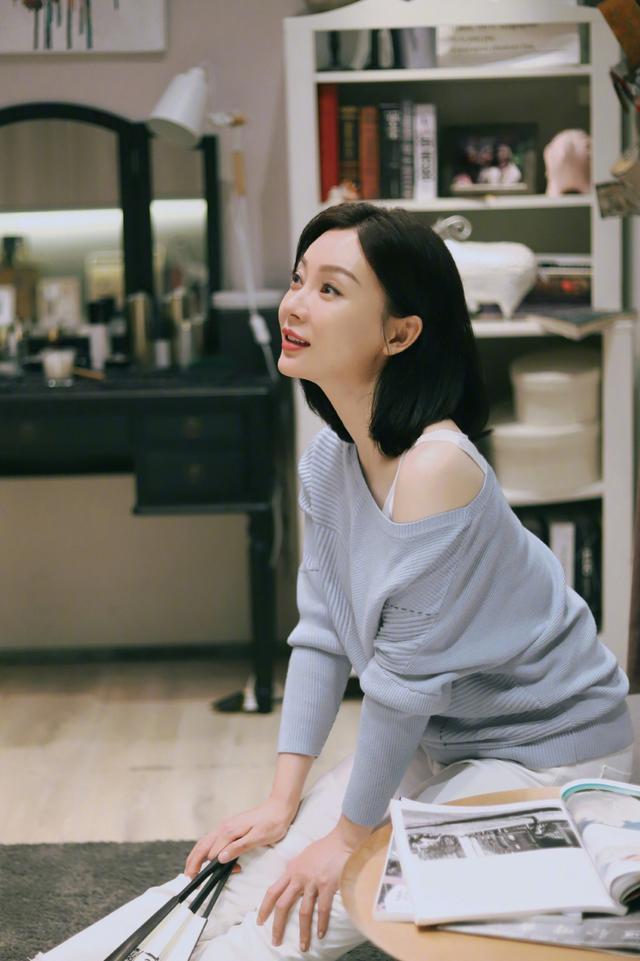 知性优雅女人的常态,看看陈数的日常穿搭,你还在为年龄犯愁吗?