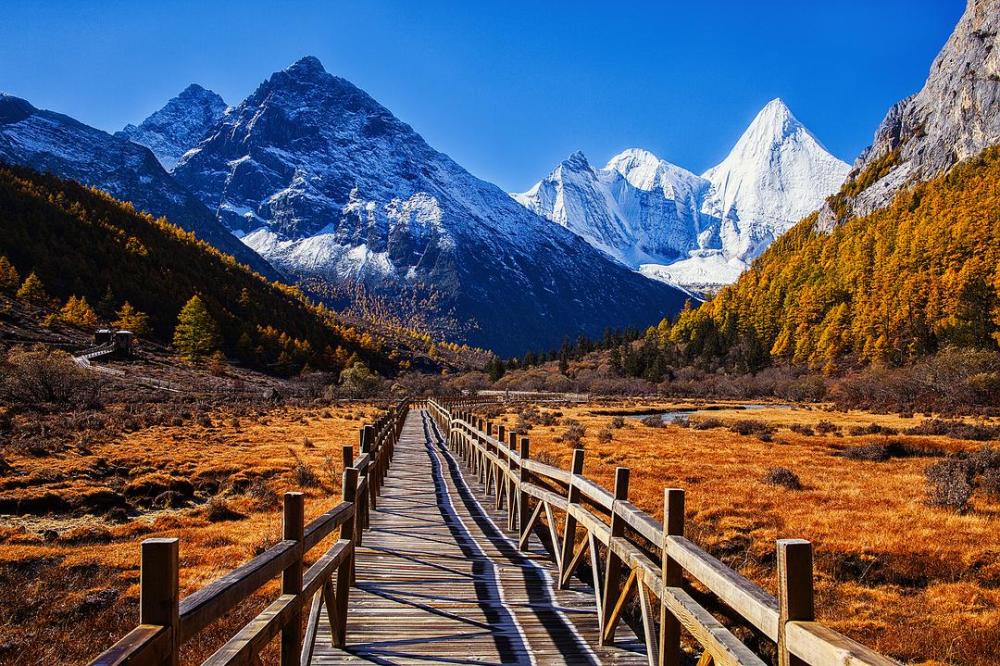 2020年全国旅游简介之《甘孜藏族自治州》主推几大景点