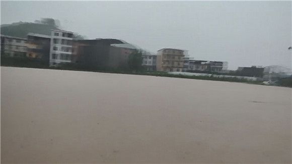 受强降雨影响的开州区竹溪镇.开州消防供图 华龙网-新重庆客户端 发