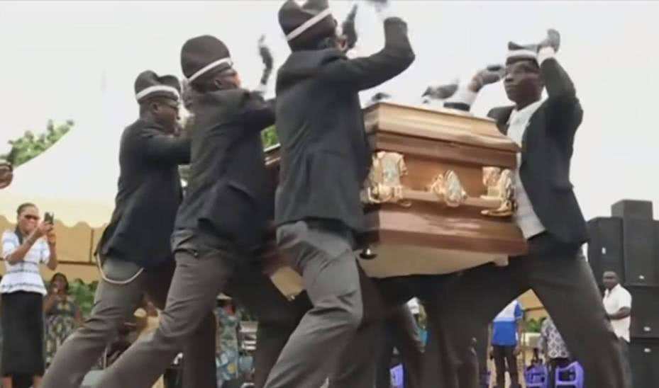 黑人抬棺舞意外走红,创意来源非洲加纳人,只想让葬礼更欢乐一些