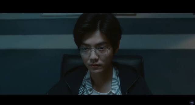 被骂"无演技流量小生"鹿晗放偶像包袱 颠覆形象出演"斯文败类"