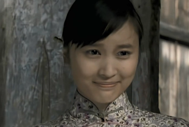 昏倒的孟烦了被一阵刺痛唤醒了,救他的是村里的姑娘(陈小醉,一个有些