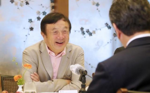 华为任正非在机场安检,竟然拿出了苹果的平板,这能