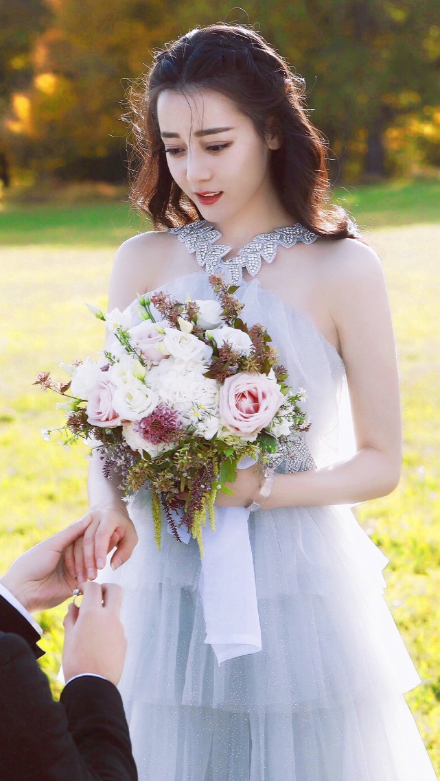 迪丽热巴婚纱照你见过吗?