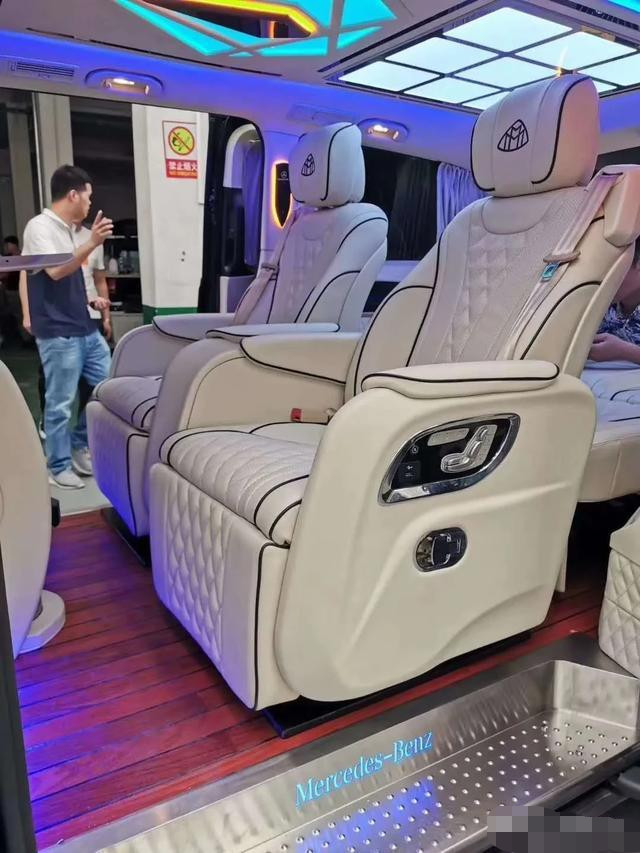 奔驰商务车改装,这2款航空座椅该如何选择,你学会了吗?
