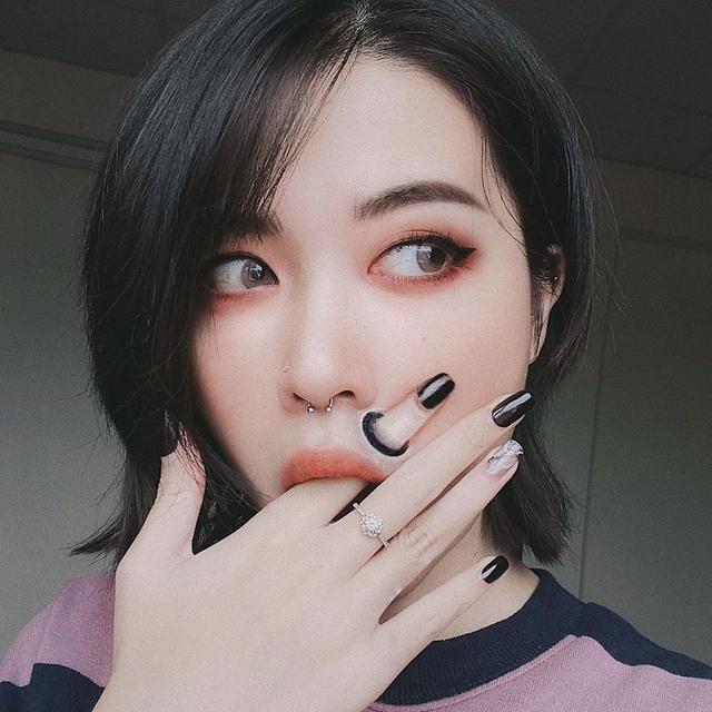 可惜了！21岁越南小姐姐美妆照，明明长得很美，却把自己画得如此意外