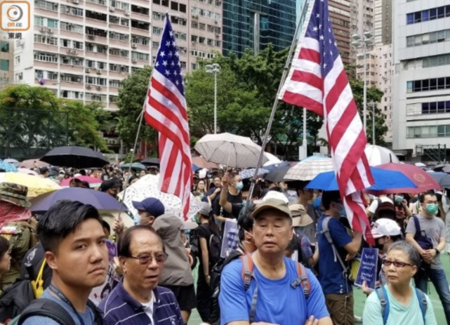 乱港头目黎智英"跑路"美国失败