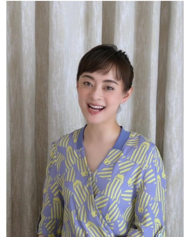 短发女神孙俪，在11年后再留长发，扎起短马尾，还真是可爱又减龄