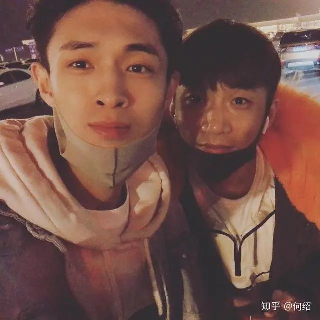 何九华:一个因脚踝上热搜的男子